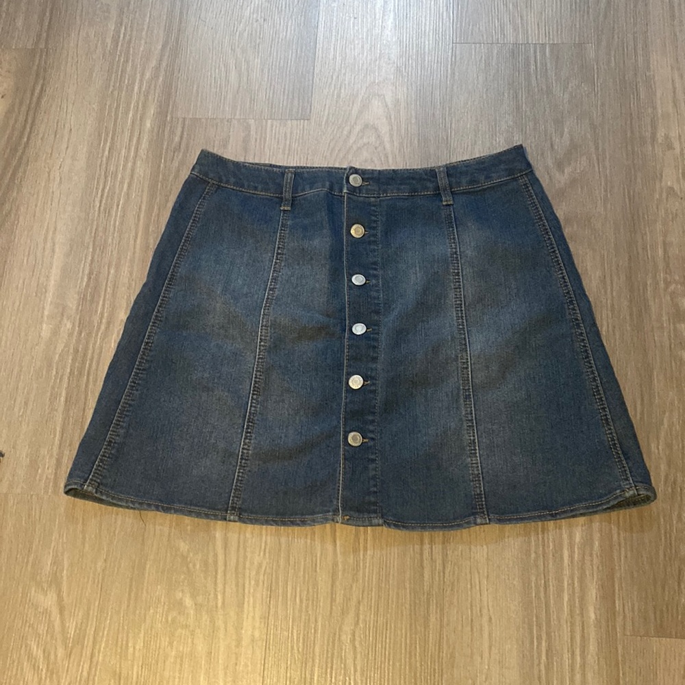 Short jeans skirt size12